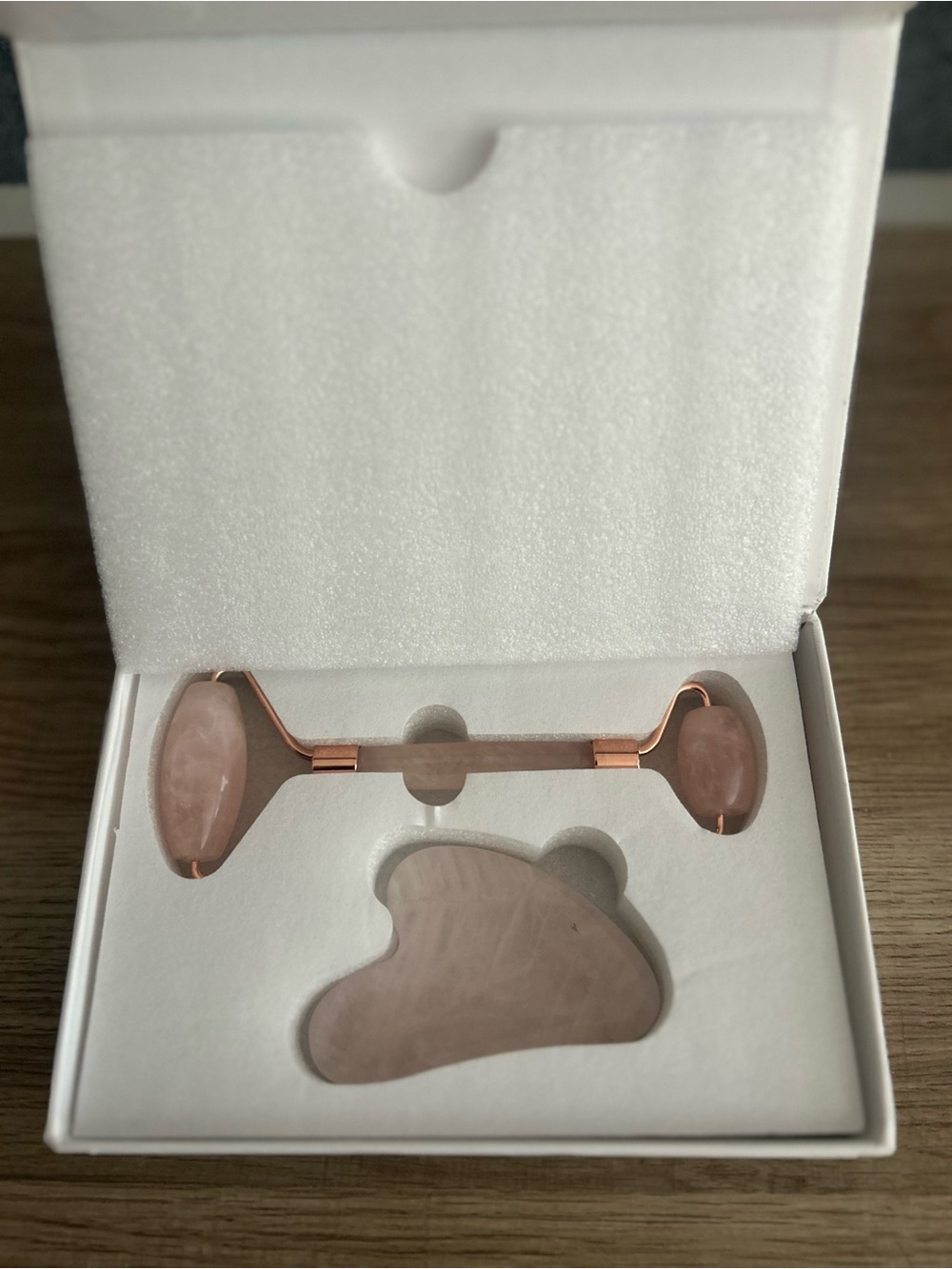 NIB Pink Jade Roller & Gua Sha Facial Massage Gift Set